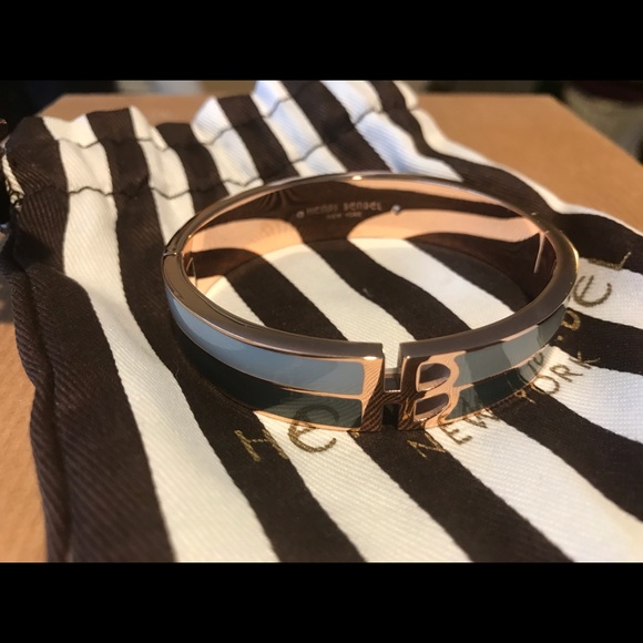 BNWT Henri Bendel logo enamel bangle - Picture 2 of 3